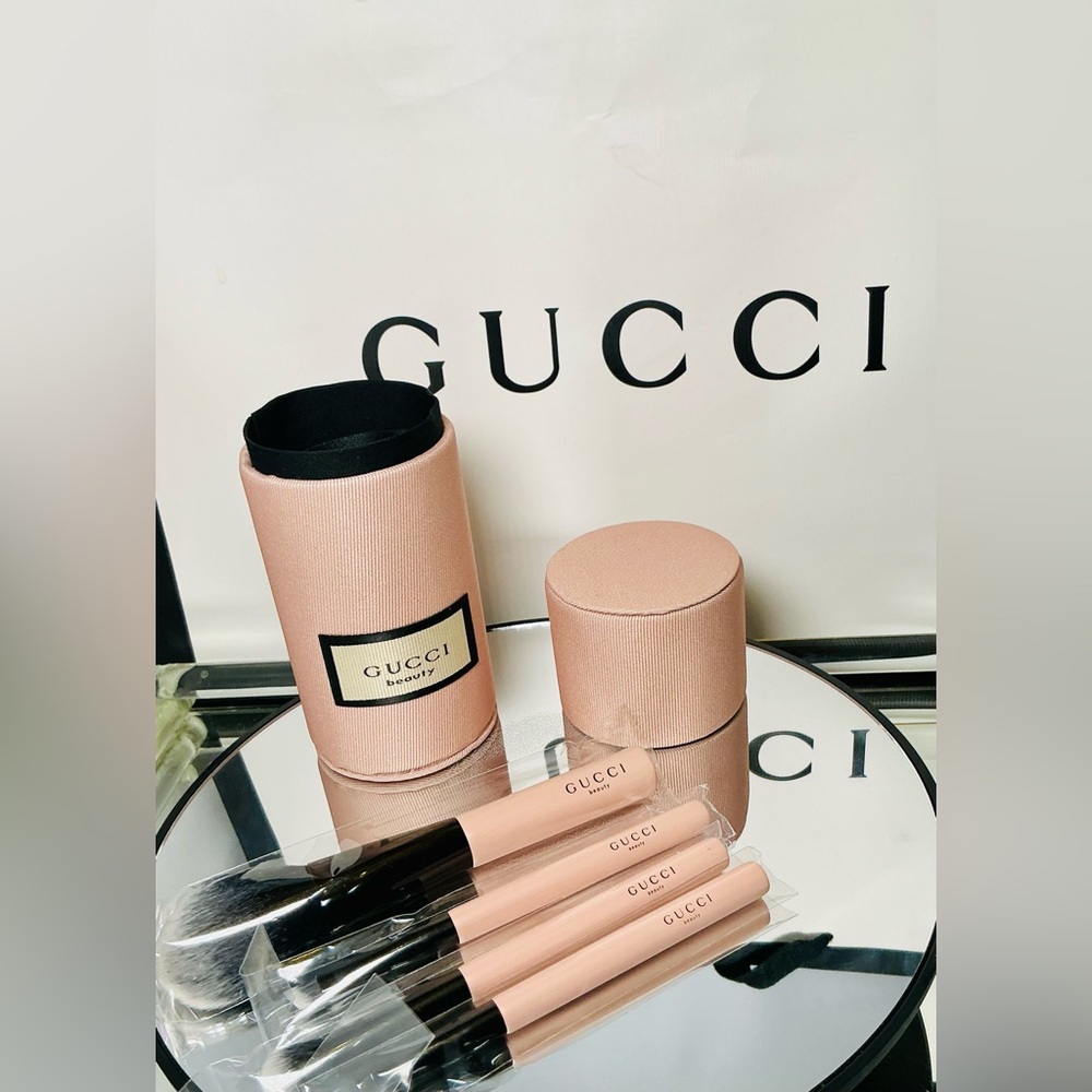 GUCCI Beauty Pink Makeup Brush Set – Limited Edition - Picture 5 of 7